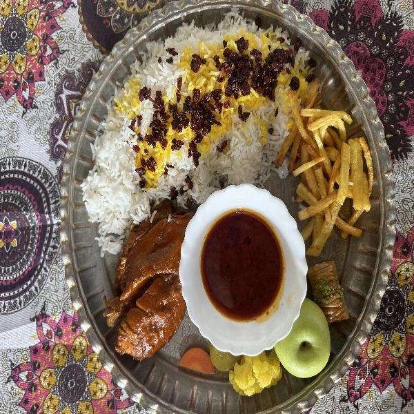 زرشک پلو با مرغ سس پز سینه