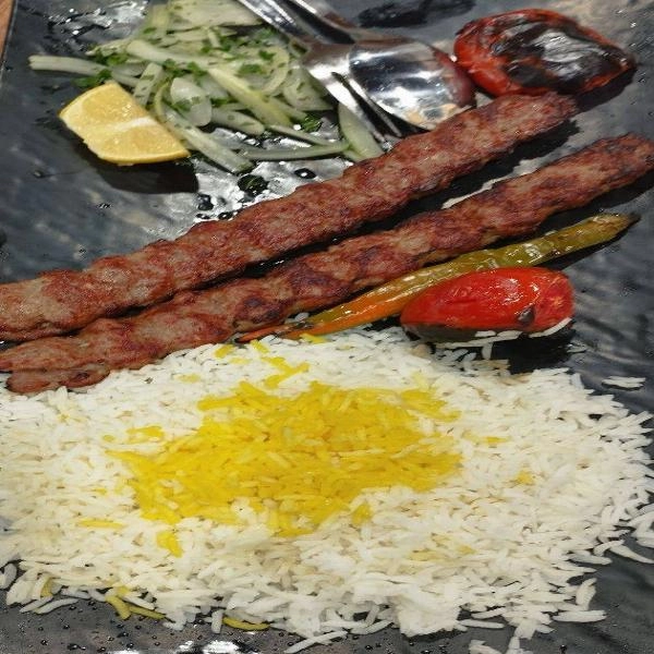 چلو کوبیده مخصوص دو سیخ ۲۴۰ گرمی